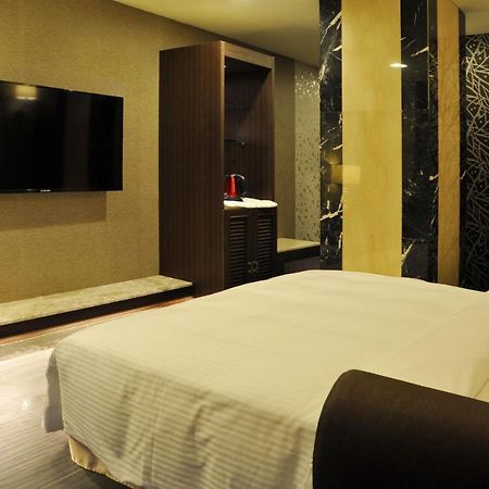 Maple Hotel Second Branch Tajnan Kültér fotó