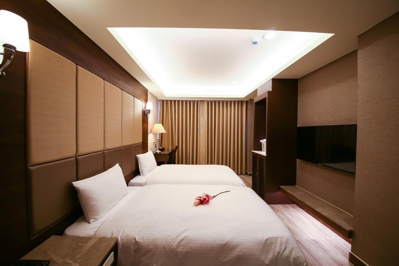 Maple Hotel Second Branch Tajnan Kültér fotó