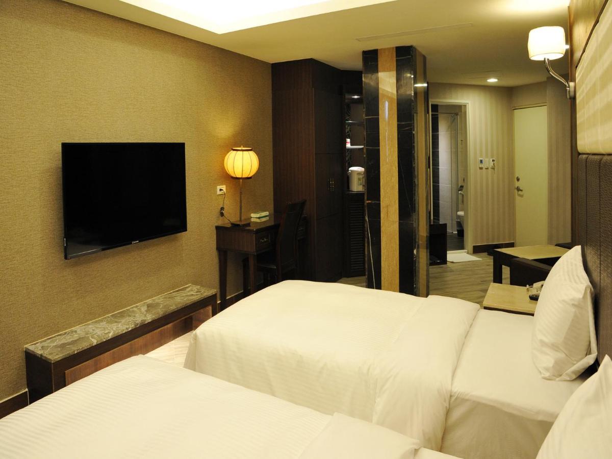 Maple Hotel Second Branch Tajnan Kültér fotó