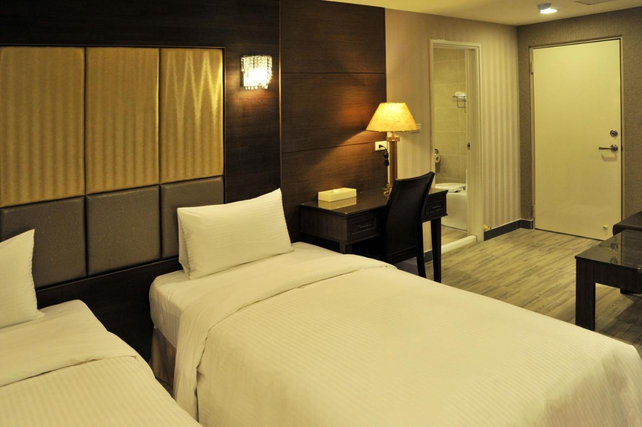 Maple Hotel Second Branch Tajnan Kültér fotó