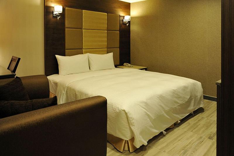Maple Hotel Second Branch Tajnan Kültér fotó